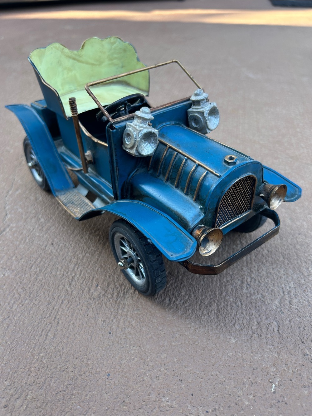 Circa 1908–1912 Vintage Ford Model T Touring Car